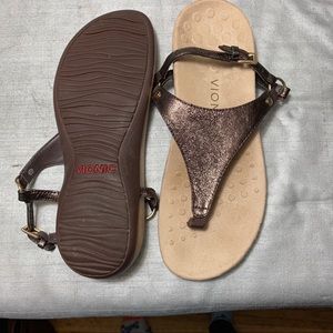 MOVING SALE - Vionic Sandals